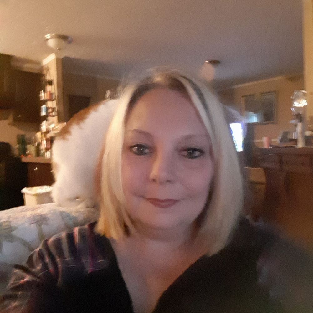Meet your Posher, Lora